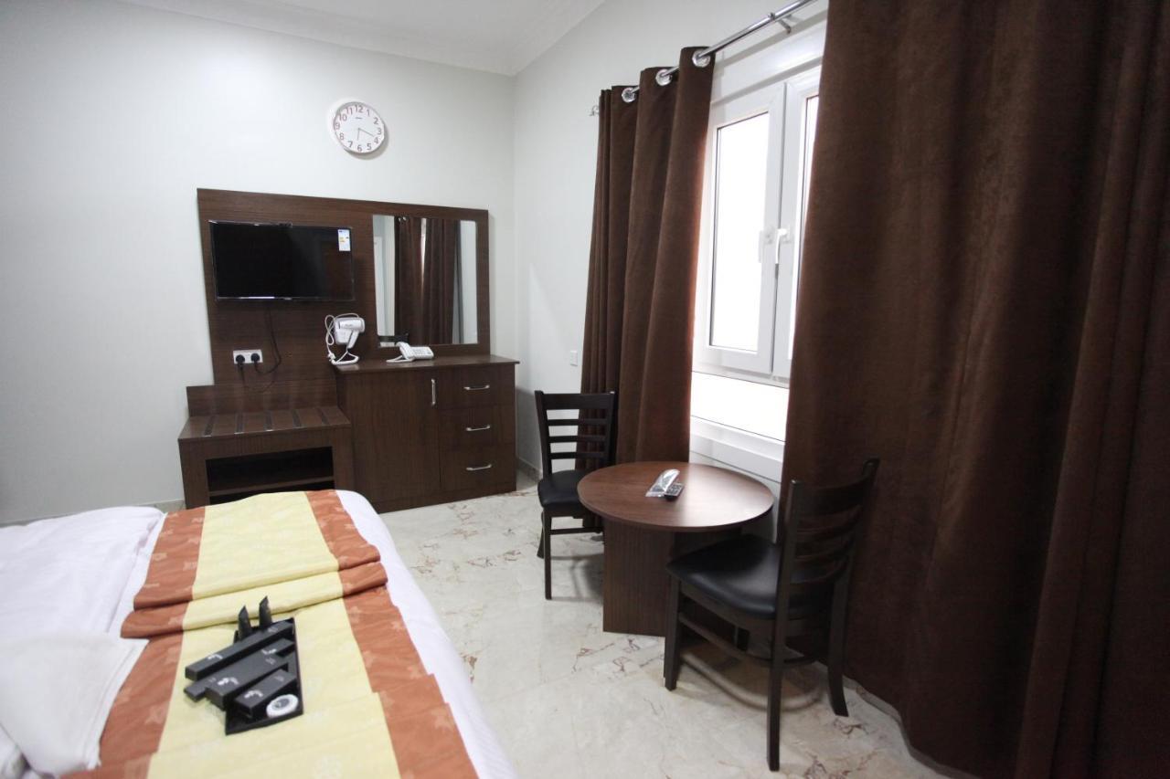 Almanzel Hotel Apartments Маскат Екстериор снимка